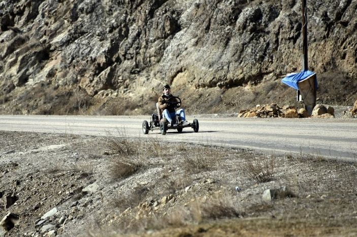 i Üç genç tek kişilik araç yaptı