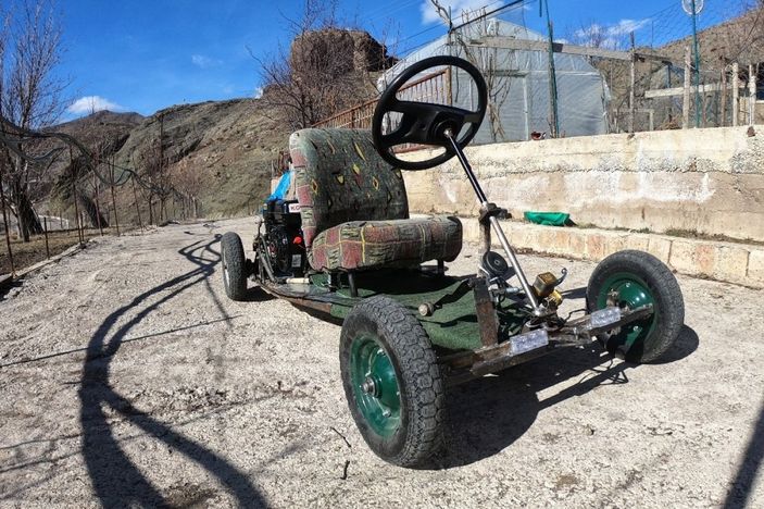 i Üç genç tek kişilik araç yaptı