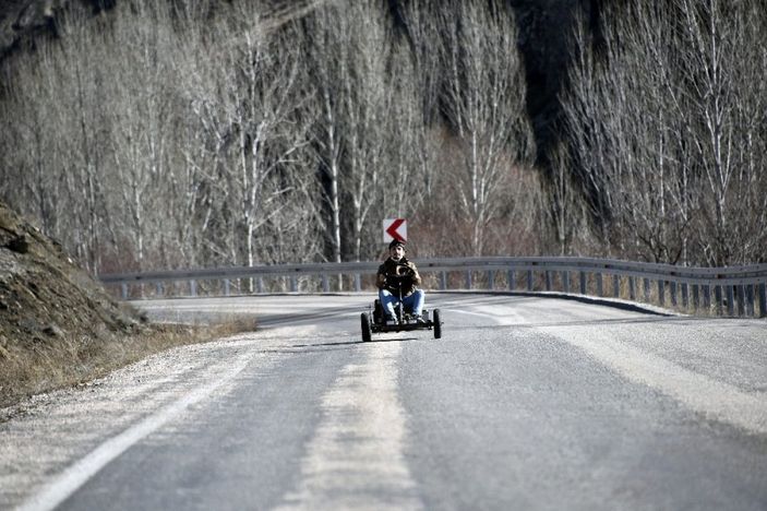i Üç genç tek kişilik araç yaptı