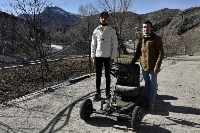 i Üç genç tek kişilik araç yaptı