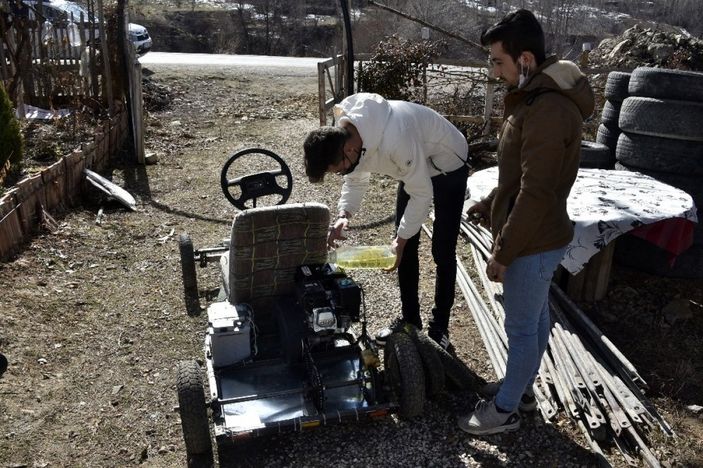 i Üç genç tek kişilik araç yaptı