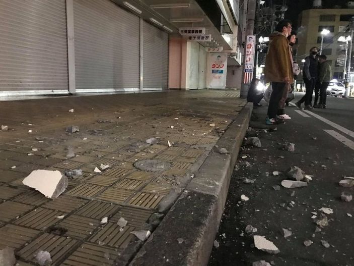i Japonya'daki 7.3 büyüklüğündeki deprem: 150'den fazla yaralı var