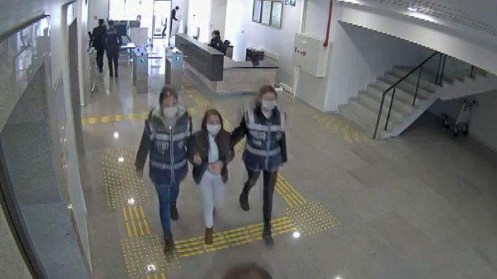 İstanbul’da terör şüphelisi kadın kardeşinin pasaportuyla yakalandı