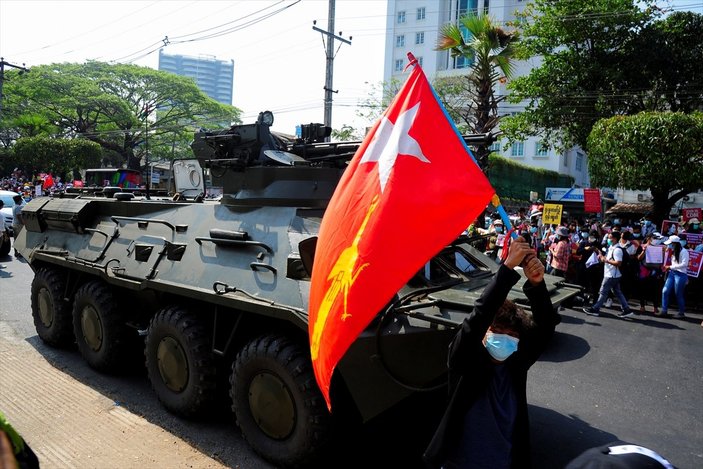 Myanmar'da ülke genelinde internet kesik, ordu sokakta