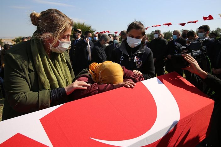 Türkiye yasta: Şehitlerimizi uğurluyoruz