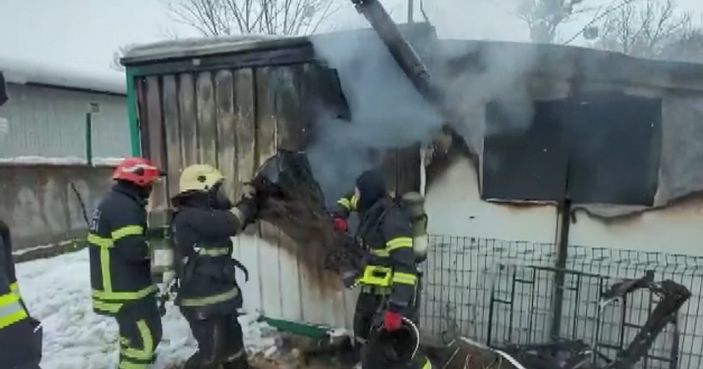 i Kocaeli'de, yanan prefabrik evde 500 bin TL kül oldu