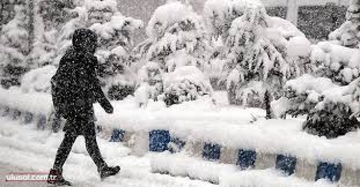 İstanbul'da eğitime bir gün daha kar arası
