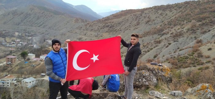 Artvin'de, 13 şehidin anısına Türk bayrağı dikildi