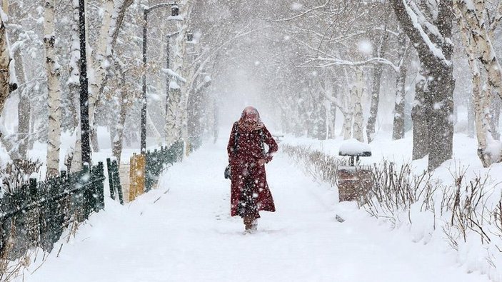 İstanbul'da kar, etkisini göstermeye devam ediyor