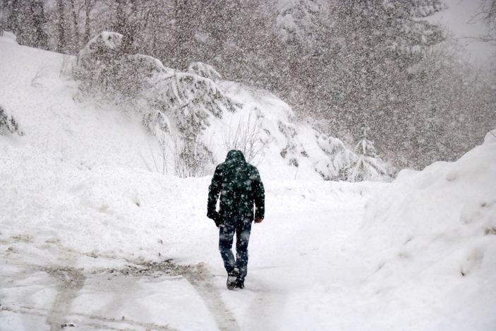 d Zonguldak'ta kar kalınlığı 70 santimetreyi geçti