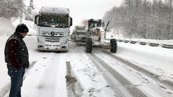 d Zonguldak'ta kar kalınlığı 70 santimetreyi geçti