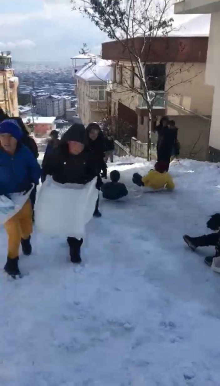 i Pendik’te kar küreme ekiplerine çocuk engeli