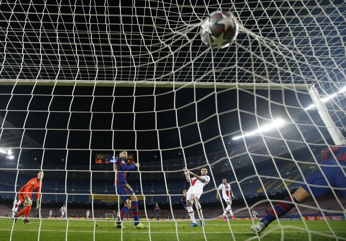 PSG deplasmanda Barça'yı 4 - 1 mağlup etti