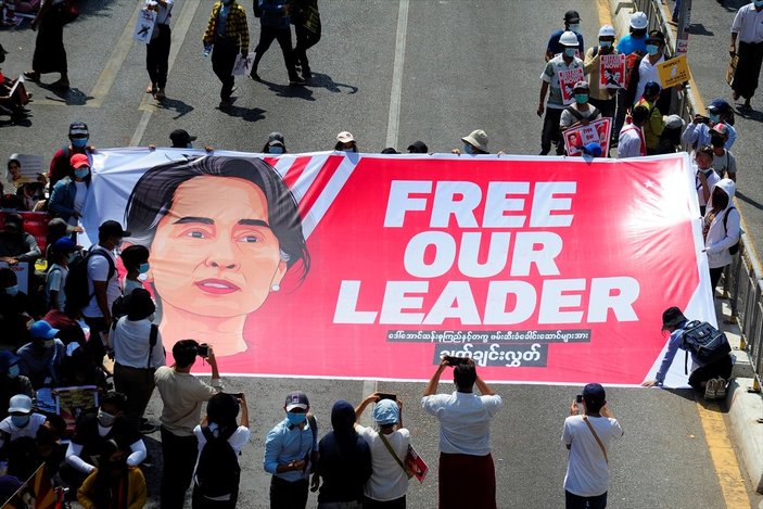 Myanmar'da darbe karşıtı protestocular 'bozuk araba' eylemi başlattı