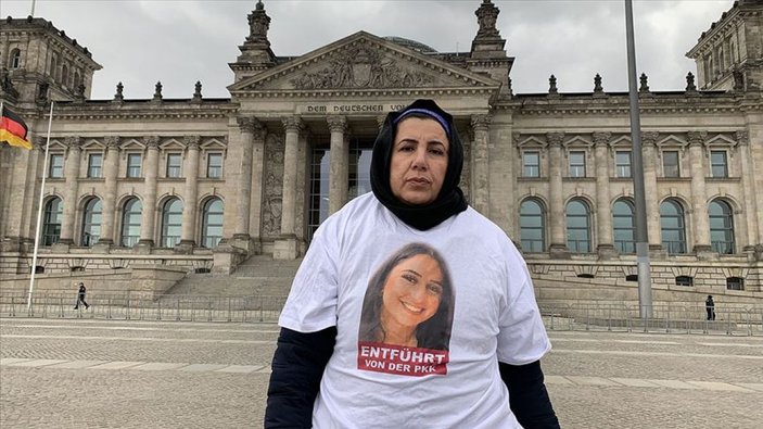 Almanya'da, kızı PKK tarafından kaçırılan anne eylemini bırakmadı