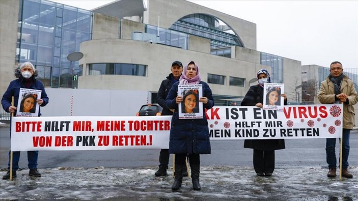 Almanya'da, kızı PKK tarafından kaçırılan anne eylemini bırakmadı
