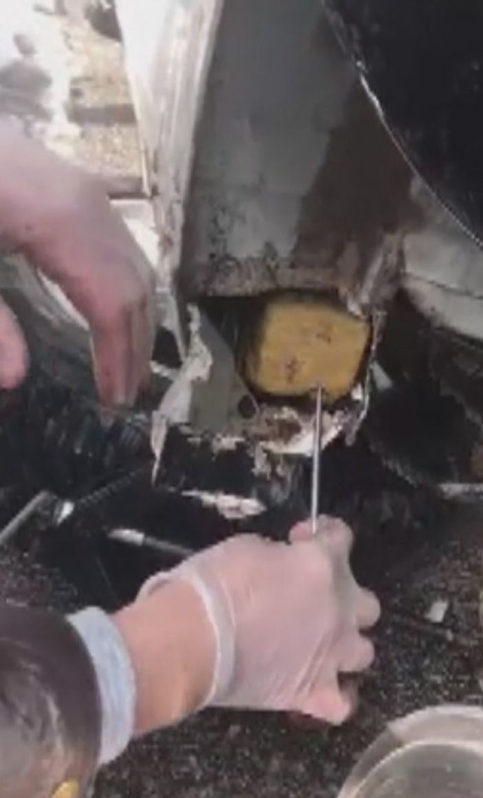 d Konya'da otomobilin çamurluğuna gizlenmiş eroin bulundu