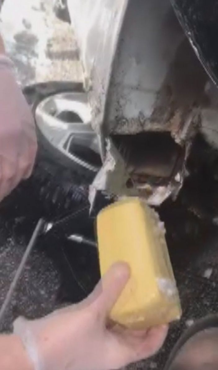 d Konya'da otomobilin çamurluğuna gizlenmiş eroin bulundu