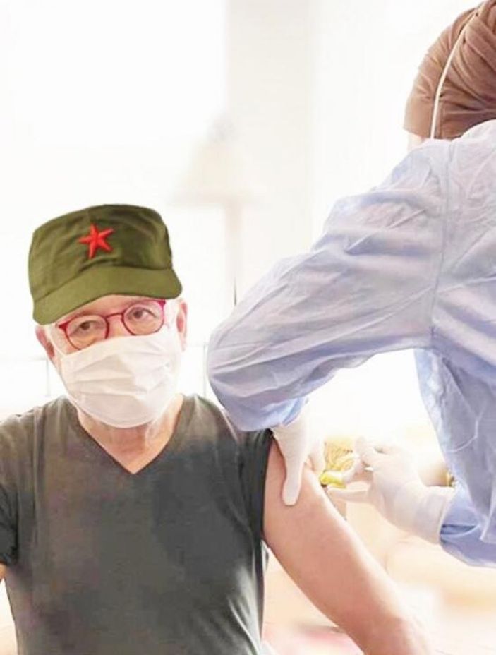Ertuğrul Özkök, koronavirüs aşısı yaptırdı