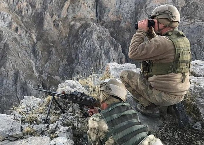 2 PKK'lı, örgütten kaçarak güvenlik güçlerine teslim oldu