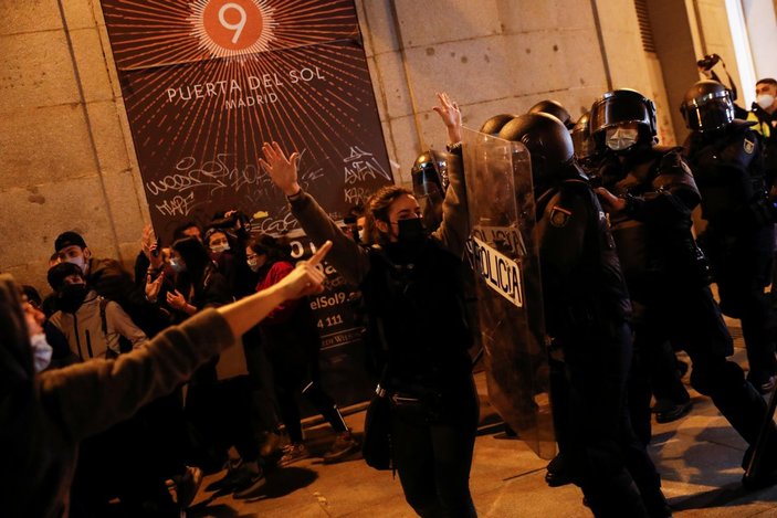 İspanya'da tutuklanan rapçi Hasel'e destek gösterileri devam ediyor