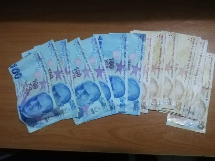 İzmir'de kısıtlamada kumar partisine polisten baskın