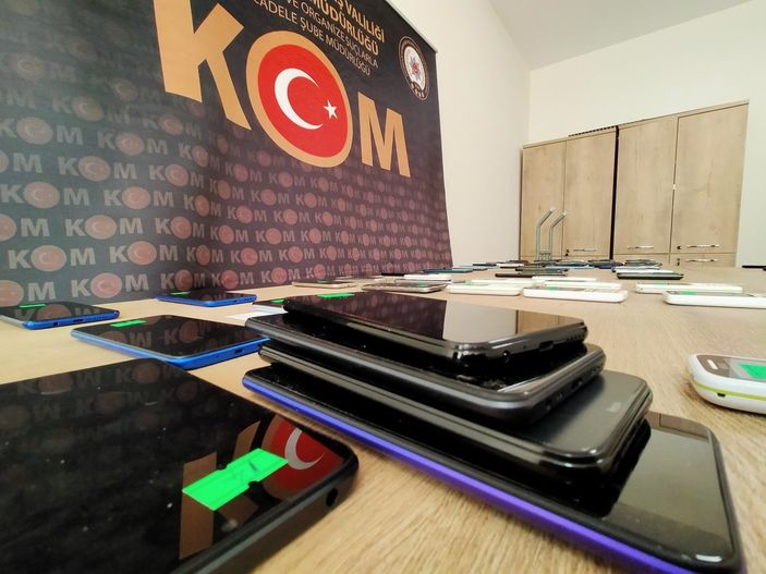 İ Kahramanmaraş'ta polisten ele geçirilen kaçak telefonlarla 'uzay' mesajı