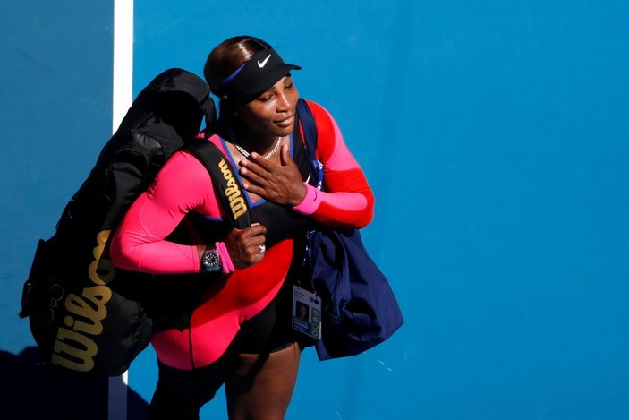 Serena Williams basın toplantısında ağladı