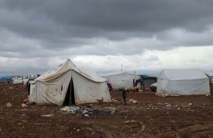 Yerlerinden edilen Suriyeliler hayatlarına çadırlarda devam ediyor
