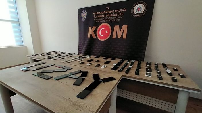 İ Kahramanmaraş'ta polisten ele geçirilen kaçak telefonlarla 'uzay' mesajı
