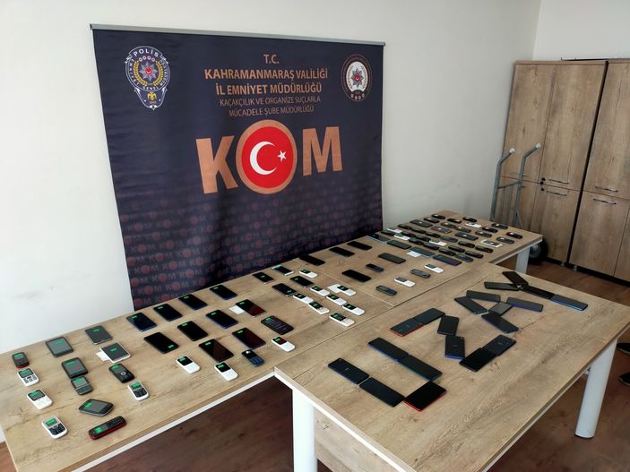 İ Kahramanmaraş'ta polisten ele geçirilen kaçak telefonlarla 'uzay' mesajı