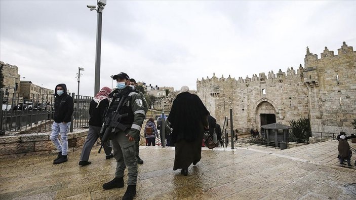 İsrail, Filistinlilerin Mecid-i Aksa'ya girişini engelledi