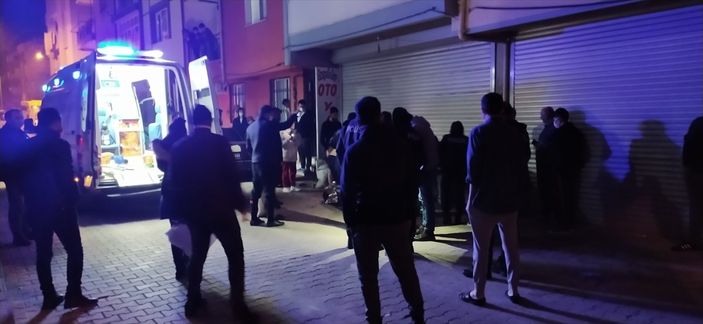 İzmir'de bir kadın tartıştığı kişi tarafından öldürüldü