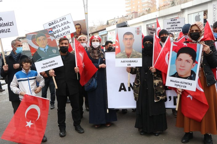 Hakkarililer, Gara'da 13 Türk vatandaşının şehit edilmesine tepki gösterdi