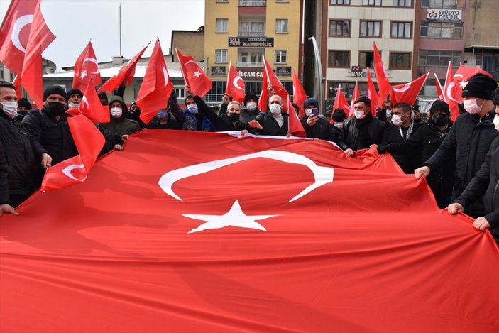 Hakkarililer, Gara'da 13 Türk vatandaşının şehit edilmesine tepki gösterdi