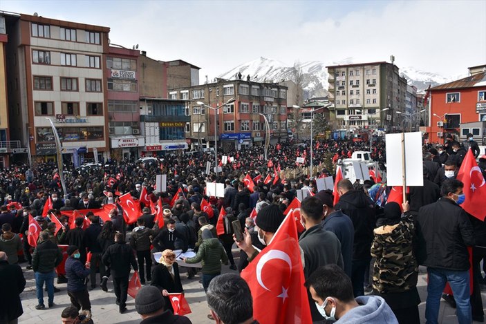 Hakkarililer, Gara'da 13 Türk vatandaşının şehit edilmesine tepki gösterdi