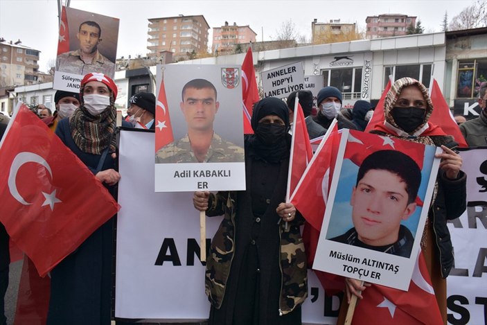 Hakkarililer, Gara'da 13 Türk vatandaşının şehit edilmesine tepki gösterdi