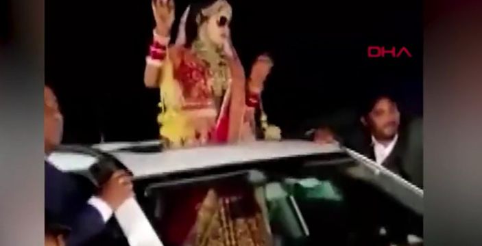 Hindistan'da düğün konvoyunda kaza