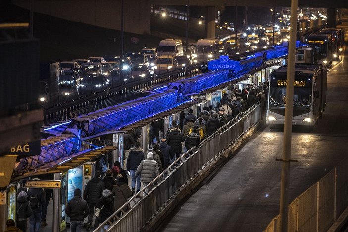 İstanbul'da kısıtlama öncesi trafik yoğunluğu yaşanıyor