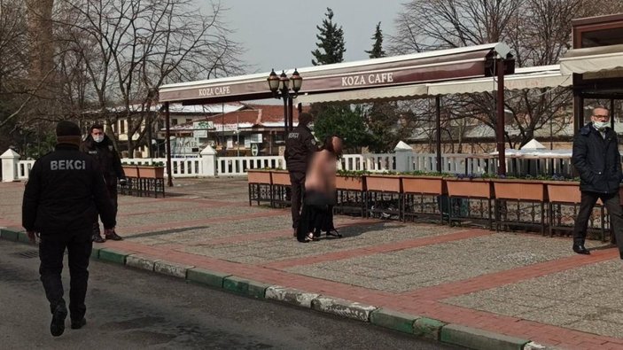Bursa'da çıplak halde caddede koşan kadın