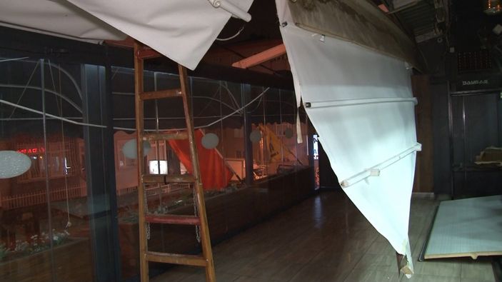 i Ümraniye’de üzerine kar kütlesi düşen tente can alıyordu