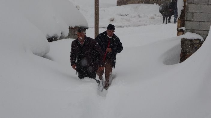 Muş'ta bir köy kara gömüldü