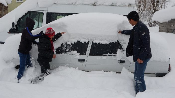 Muş'ta bir köy kara gömüldü