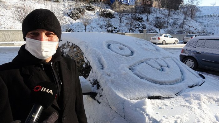 Tokat'ta karlı kaplı otomobiller gülümsetti