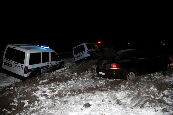 a Kayseri'de kısıtlamayı delen 3 kişi, 40 kilometrelik kovalamacada yakalandı
