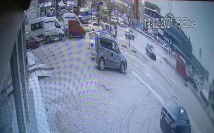 Bursa'da ışık ihlali kazaya neden oldu