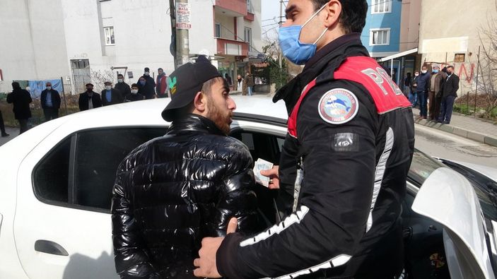 d Bursa'da polisi görünce kaçan ikili asker kaçağı çıktı