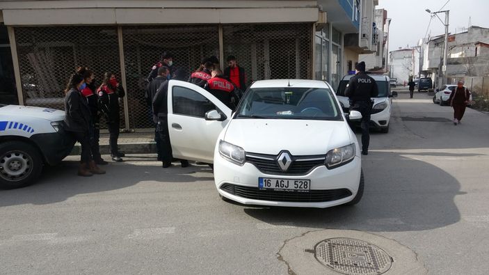 d Bursa'da polisi görünce kaçan ikili asker kaçağı çıktı
