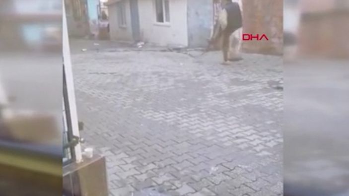 Tekirdağ'da yanan elektrik teline tekme attı