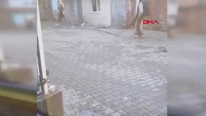 Tekirdağ'da yanan elektrik teline tekme attı